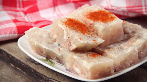 Nezaobilazan deo praznične trpeze: Pihtije mogu da budu i zdrave