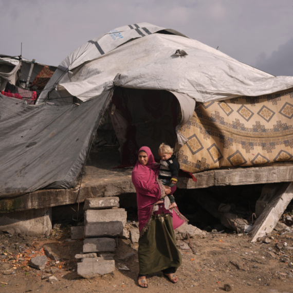 Dok bombe padaju – stiže pomoć; Brod sa 7.300 tona krenuo ka Gazi
