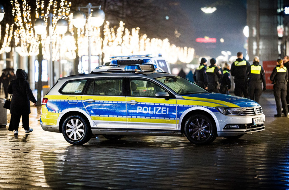Napad na policiju u novogodišnjoj noći: Uhapšeno više od 100 osoba FOTO/VIDEO