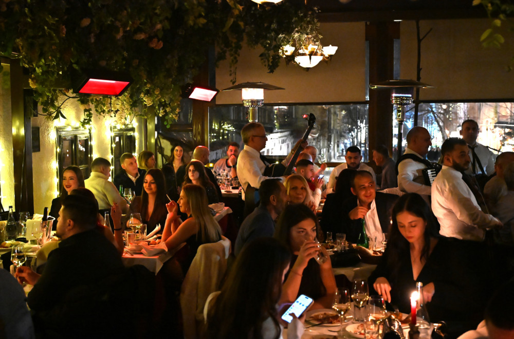 Dijaspora na dočeku Nove godine: Širom Srbije svečano obeležen početak 2026. godine FOTO