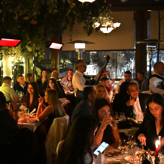 Dijaspora na dočeku Nove godine: Širom Srbije svečano obeležen početak 2026. godine FOTO