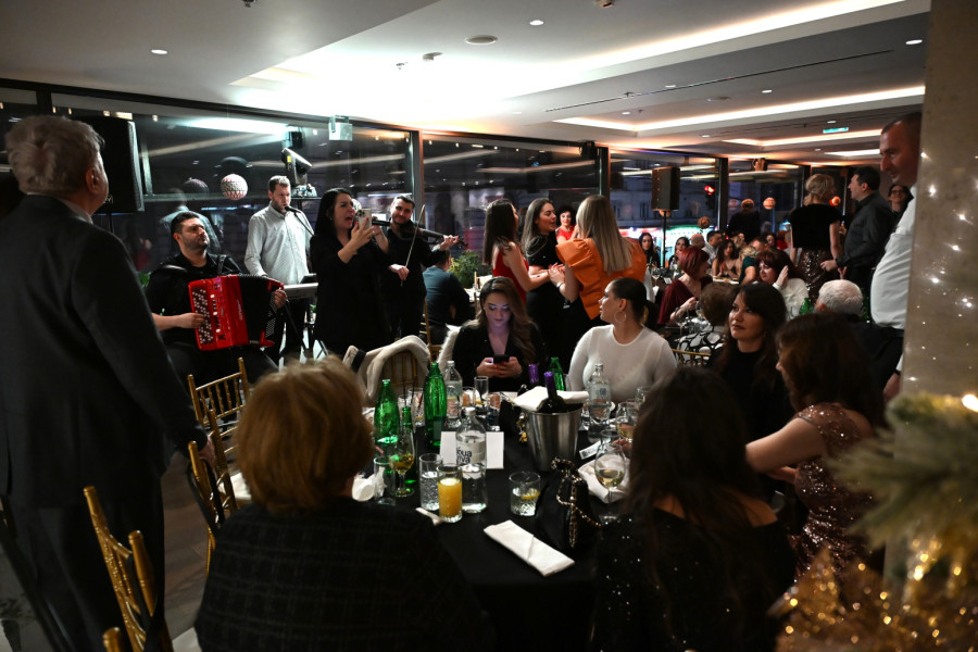 Dijaspora na dočeku Nove godine: Širom Srbije svečano obeležen početak 2026. godine FOTO