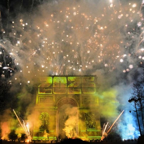Njujork dočekao Novu godinu; Pariz šljašti; Svečano i na plaži FOTO/VIDEO