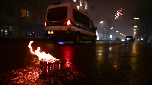 Napad na policiju u novogodišnjoj noći: Uhapšeno više od 300 osoba FOTO/VIDEO