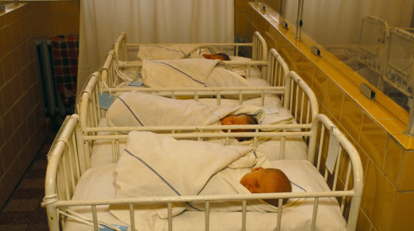 Prve bebe rođene u prvom minutu 2026. godine u Beogradu: Dva dečaka i devojčica