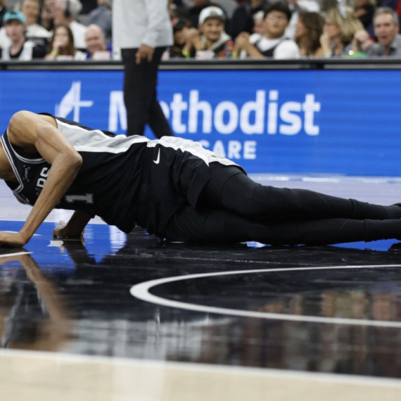 Vembanjama "zaledio" navijače – doživeo istu povredu kao Jokić VIDEO