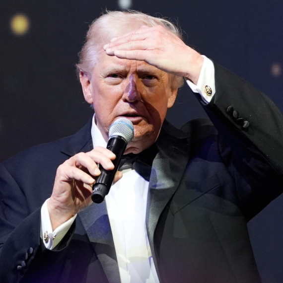 Tramp naredio: Povlačenje, ali vratićemo se... VIDEO