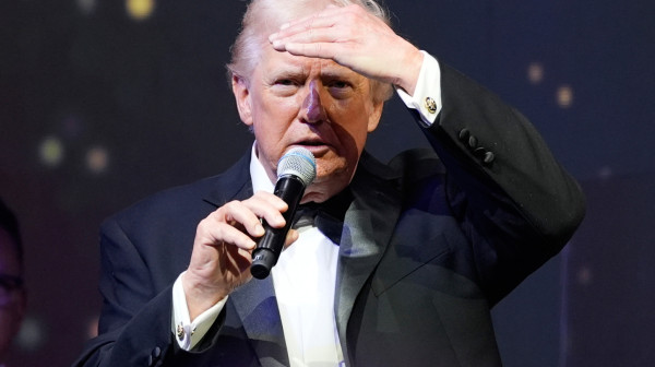 Tramp naredio: Povlačenje, ali vratićemo se... VIDEO