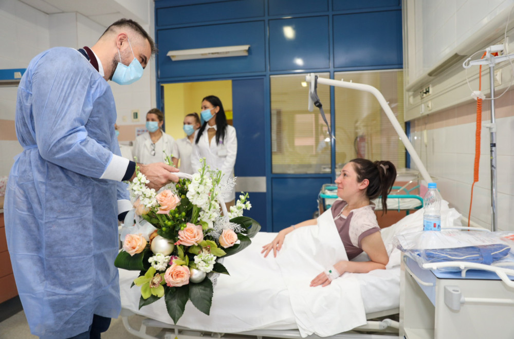 Prva beba u Novom Sadu dobila 300.000 dinara: Za ostale po 200.000 dinara FOTO