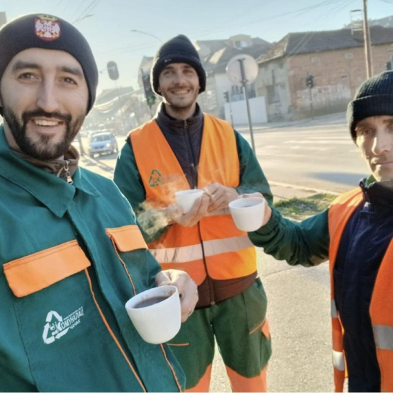 Nema pauze za vredne komunalne radnike u Čačku: Od rane zore na svojim radnim mestima FOTO