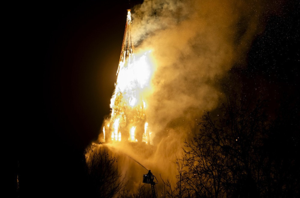 Katastrofa u Amsterdamu: Izgoreo simbol grada; Vatrena stihija sravnila crkvu VIDEO