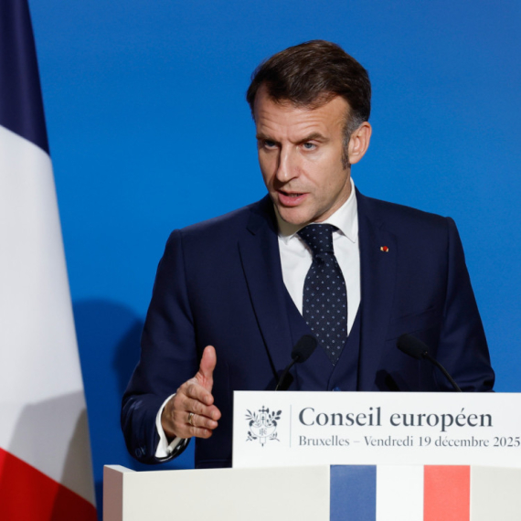 Makrona gleda sve manje Francuza