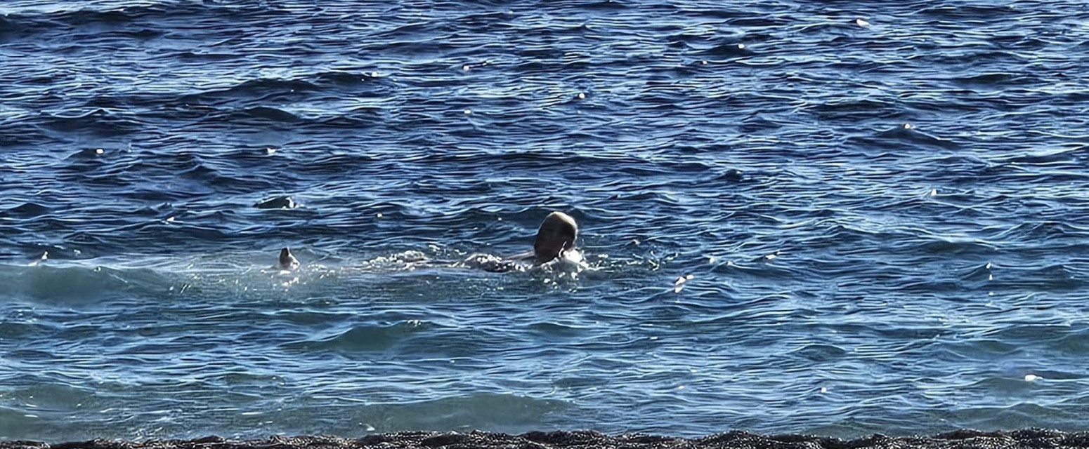 Novogodišnje brčkanje u ledenoj vodi na crnogorskom primorju: "Nisam verovao šta vidim" FOTO/VIDEO