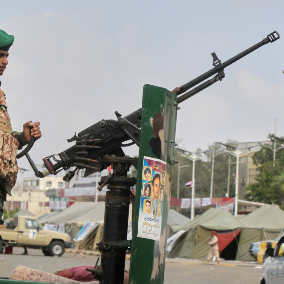 Panika: Letovi su obustavljeni, brodovi napadnuti