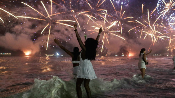 Oboren Ginisov rekord: Milioni na čuvenoj plaži i najveća prezentacija dronova ikada  FOTO/VIDEO