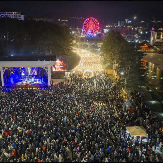 Neverovatna brojka - 100.000 ljudi posetilo Zlatibor: Srpska planina popunjena za praznike, obara rekorde FOTO