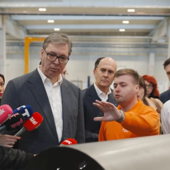 Vučić poslao poruku građanima: Zahvalan sam svim ljudima koji podržavaju izgradnju, a ne rušenje Srbije VIDEO