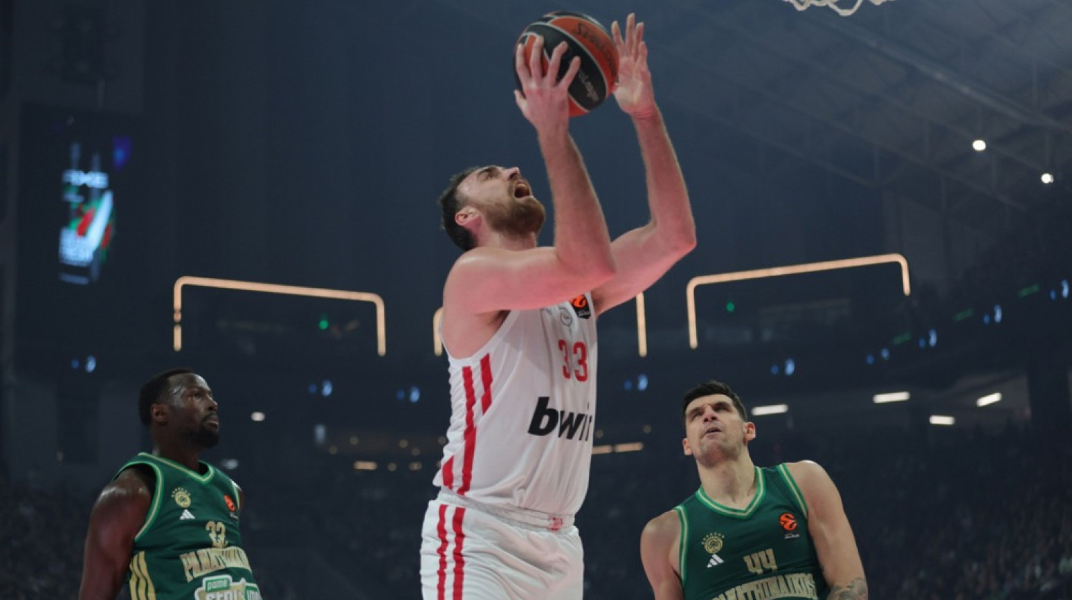 Vezenkov "anulirao" Nana, Milutinov odličan – OLY maltretira PAO u Evroligi!