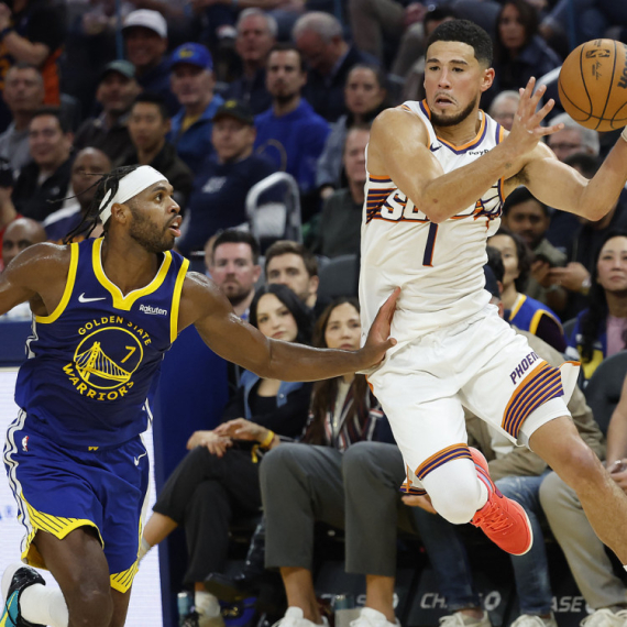 Maestralni Buker vodi Finiks – San Antonio može i bez Vembanjame