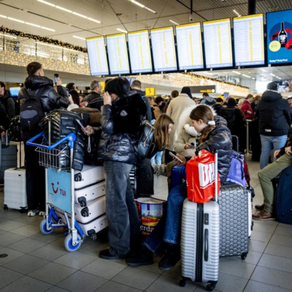 Otkazano 400 letova: "Proverite sve pre nego što krenete na aerodrom"