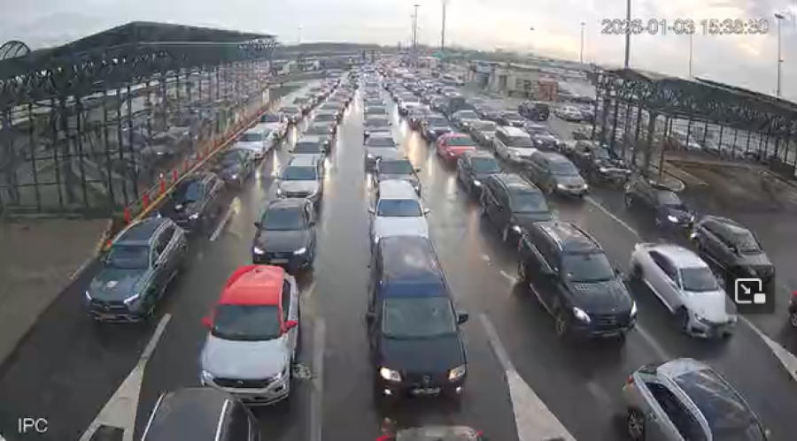 Dramatične slike sa granica: Na jednoj totalni haos, sve stoji FOTO