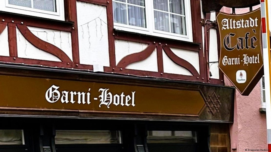 Latinica protiv gotice