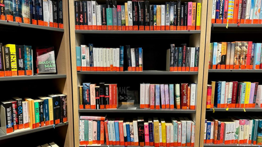 Latinica protiv gotice