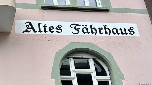 Latinica protiv gotice