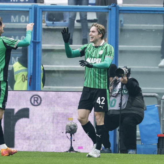 Matić "požuteo" u remiju Sasuola, isti rezultat i u Đenovi