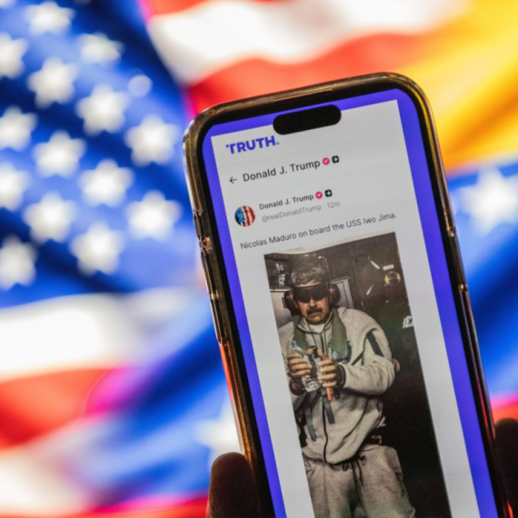 Šokantna slika Madura – ovo je Trampova najveća sramota; Predsednik Venecuele sa povezom preko očiju FOTO