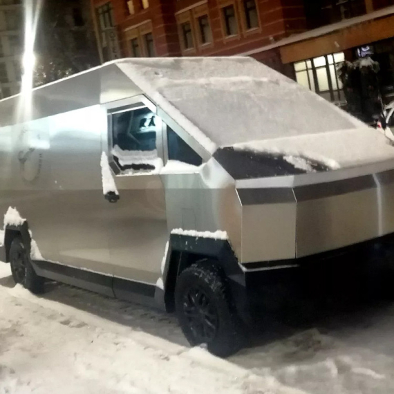 Po ugledu na Teslu: Amerikanci imaju Cybertruck, a Rusi "Cybervan" FOTO