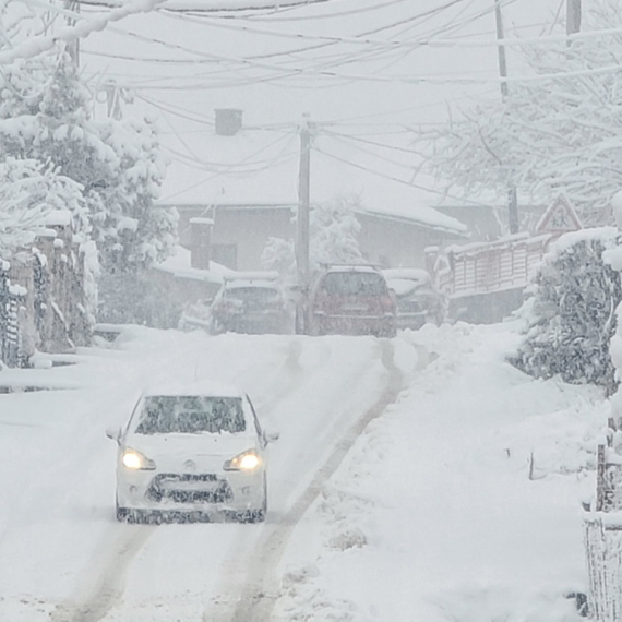Srbija paralisana; Sneg okovao Beograd; Građani upozoreni, hitno se oglasio MUP FOTO/VIDEO
