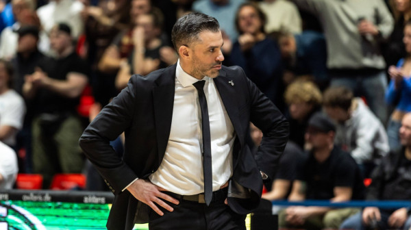 Prvi udarac za Alimpijevića – Fenerbahče razmontirao Bešiktaš u derbiju