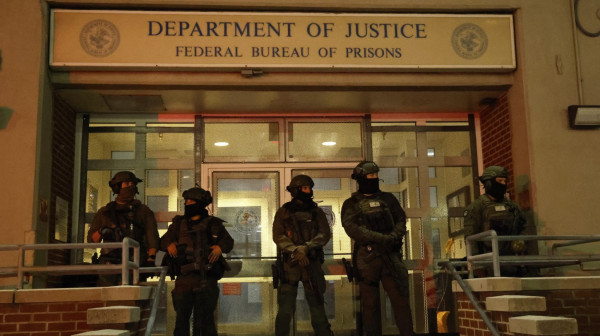 "Maduro će se vratiti"; 30.000 vojnika na granici; Oklopna vozila na ulicama Karakasa FOTO/VIDEO