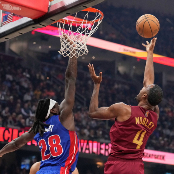 Oslabljeni Klivlend skupo prodao kožu – Detroit vlada Istokom