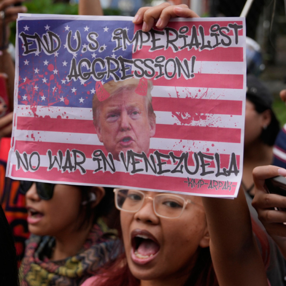 Svet je na kolenima; Venecuela je pala; Reakcije mlake; Ko je sledeći?