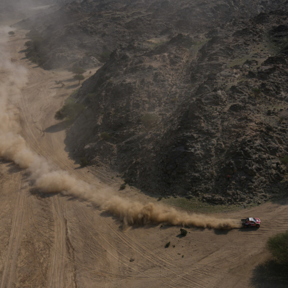 Počeo Dakar – Španac dominirao, Francuz iznenadio; Pobede za MINI, Daciu i Ford VIDEO