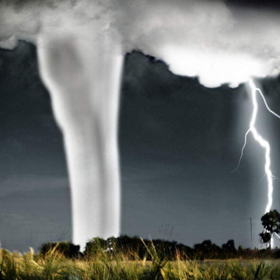 Stigao je "bomba-ciklon" i doneo zimski tornado: Katastrofa ovako izgleda FOTO/VIDEO