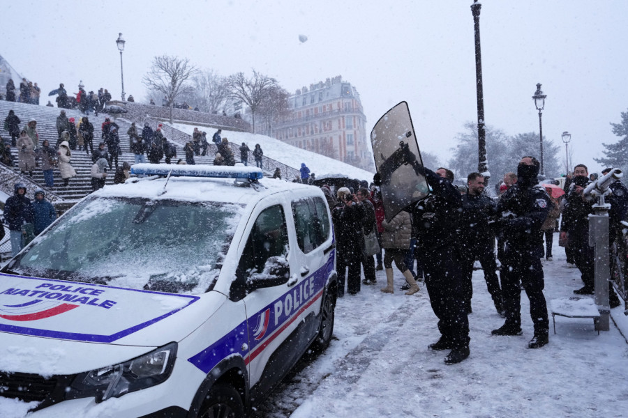 Potpuni haos: Traži se otkazivanje letova sa aerodroma u Parizu FOTO