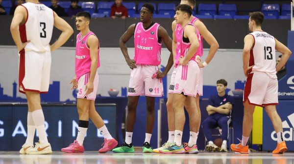 Mega posle preokreta srušila Beč