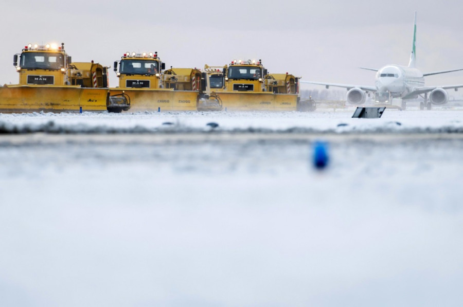 Potpuni kolaps na aerodromima širom Evrope: Otkazano na stotine letova, putnici spavali po podu FOTO