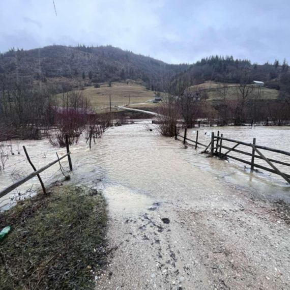 U Crnoj Gori zbog poplava i odrona potpuno blokirano nekoliko putnih pravaca – građani strahuju