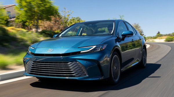 Toyota Corolla i Camry i dalje se odlično prodaju u Americi opsednutoj SUV modelima