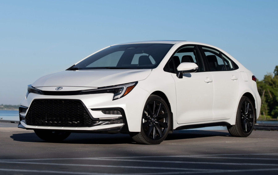 Toyota Corolla i Camry i dalje se odlično prodaju u Americi opsednutoj SUV modelima