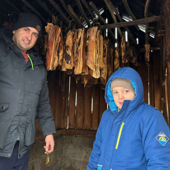 Mirko sa Kablara ima "štek" na kom bi mu pozavideli mnogi: Sa sinovima čuva tradiciju FOTO