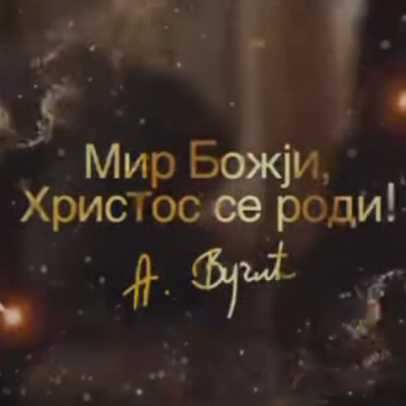 Vučić čestitao Badnje veče: Želim da nas osećaj zajedništva i sloge ispunjava zauvek VIDEO