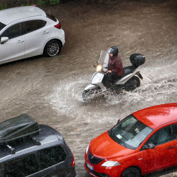 Haos u Italiji: Rim pod vodom; Zatvoreni putevi; Popaljeni alarmi VIDEO