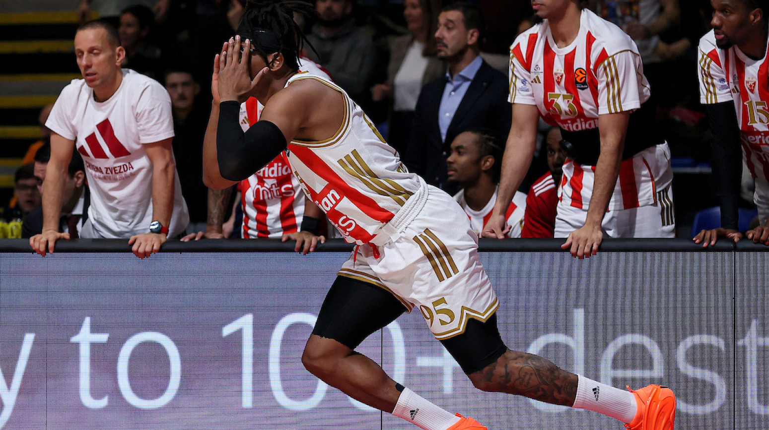 Moneke: "Ako kažem šta mislim, oduzeće mi celu mesečnu platu"