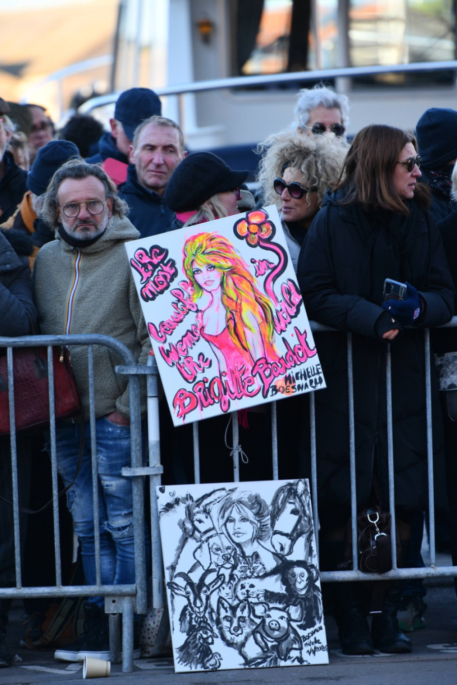 Sahranjena Brižit Bardo: Ceo Sen Trope u suzama FOTO