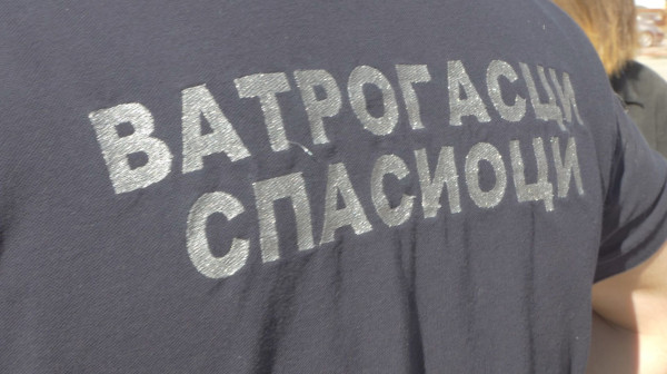 Beba od 18 meseci ostala zaključana u automobilu: Na lice mesta odmah stigli vatrogasci